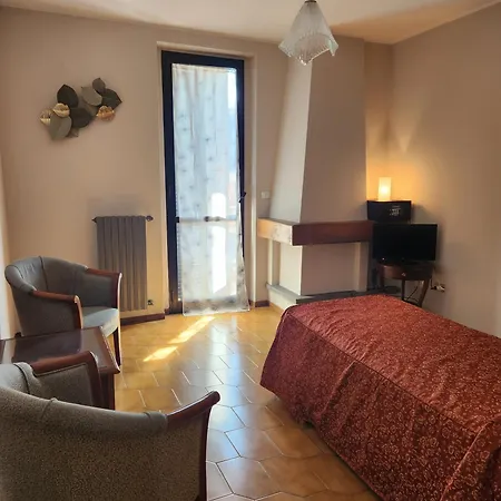 Mistrello Di Savoia 3* בורגו ואל די טארו